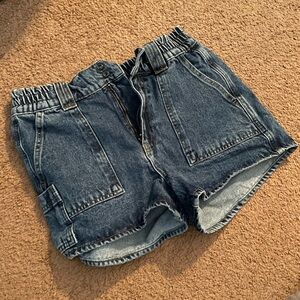 Urban Outfitters BDG Skate Medium Wash Big Pocket Jean Shorts Great Condition